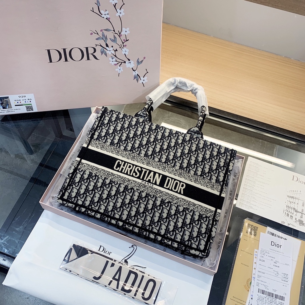 小仙女二手》DIOR 迪奧BOOK TOTE Christian 大號購物袋手提包托特包老花帆布單肩包| 蝦皮購物 小仙女二手》DIOR 迪奧BOOK TOTE Christian 大號購物袋手提包托特包老花帆布單肩包| 蝦皮購物