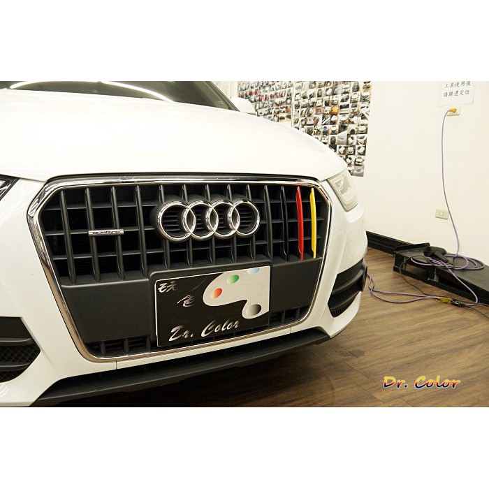 Dr. Color 玩色專業汽車包膜 Audi Q3 高亮黑/絲綢鋁/亮黃/亮紅_BC柱/前下巴/水箱護罩