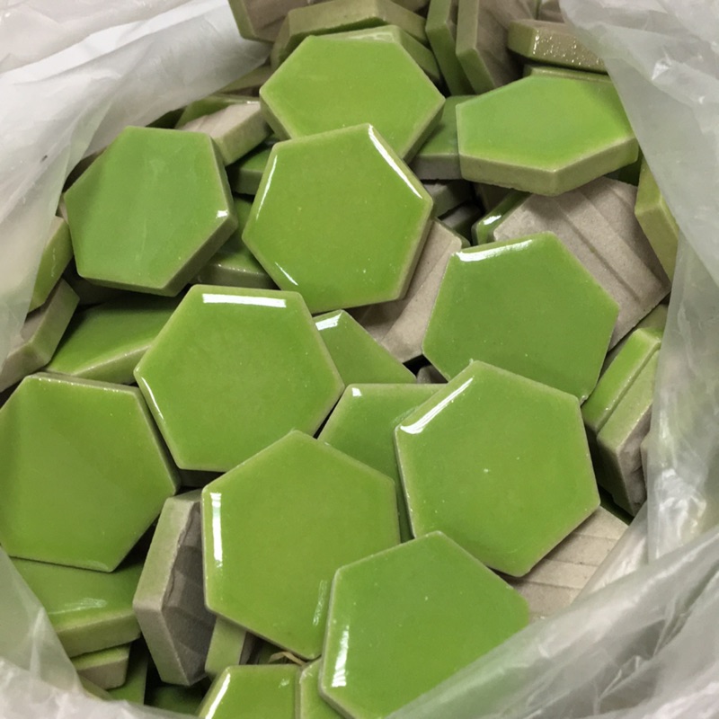 14 綠色馬賽克 六角型馬賽克 DIY拼貼 磁磚 手工藝 瓷磚 拍照小物 六角馬賽克 蜂巢馬賽克