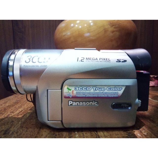 Panasonic V8攝影機 送兩個錄影帶 一個panasonic背帶 畫質很好