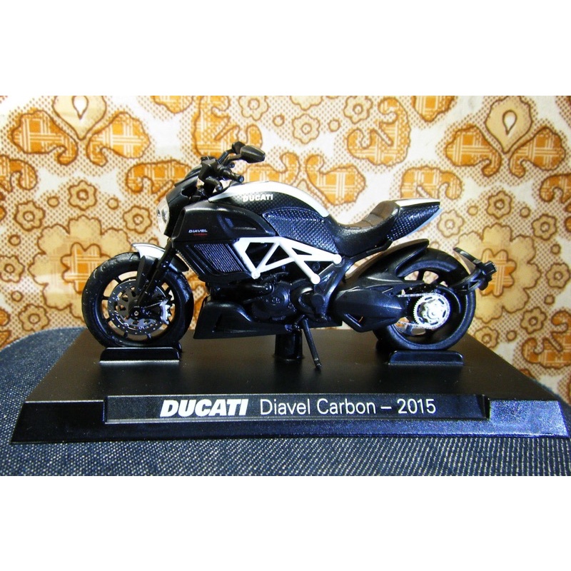 711 7-11 1/24 杜卡迪 一代 Ducati 義大利 模型車 模型重機 DIAVEL carbon 2015