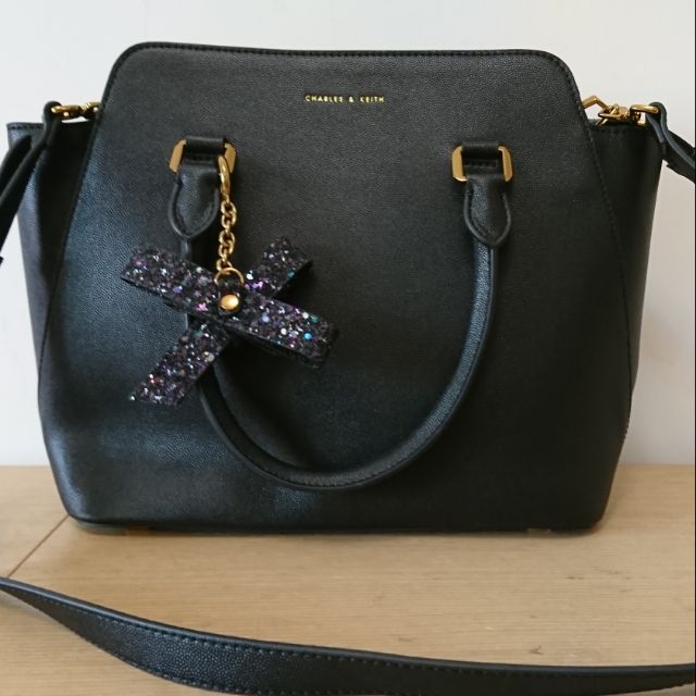 🌼 《出清》新加坡小CK Charles &amp; Keith 手提/肩揹 鞦韆包（黑色）CK2-50160025