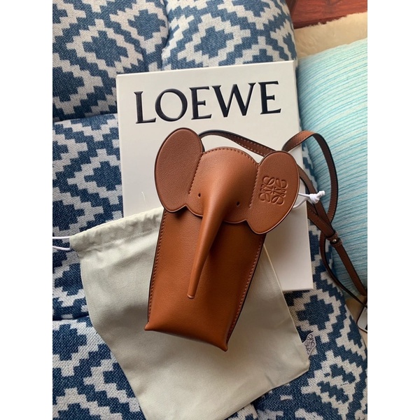 現貨棕色不用等🌟Loewe大象手機包 容量大好裝，法國🇫🇷帶回