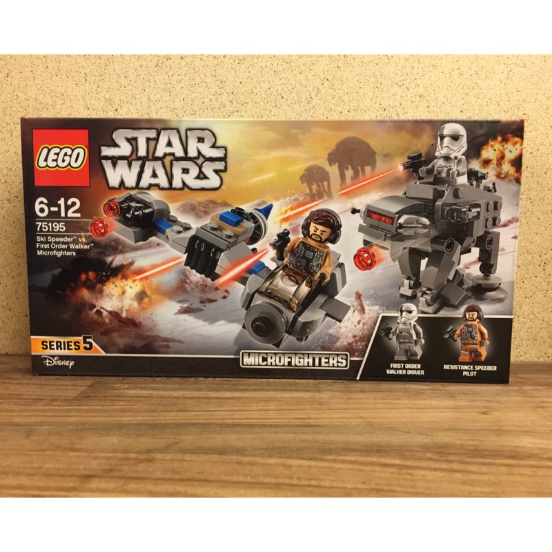  LEGO 75195 Ski Speeder vs First Order Walker