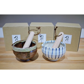 現貨即出💗日本製 瀨戶燒 作舍窯 小丸 芝麻 研磨缽 藍紋十草 飴釉線彫 附研磨棒 研磨碗 研磨器 研磨道具