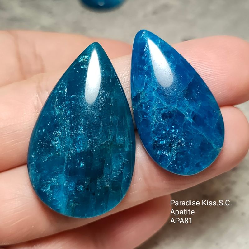 💎APA81.Apatite.天然星光體藍磷灰石.絕美的深海藍色系.無孔完整體(鑲嵌款裸石).2顆1組