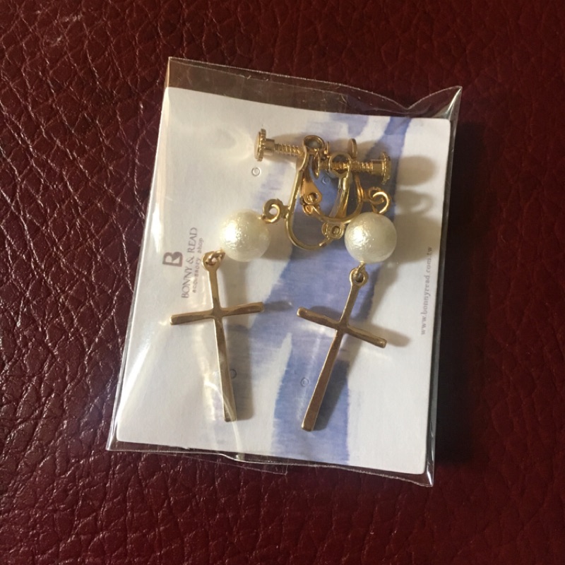 全新十字光芒夾式耳環珍珠十字架夾式耳環現貨 蝦皮購物