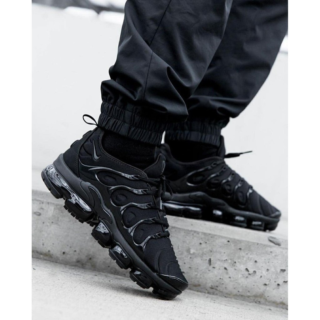 nike vapormax tn black and white