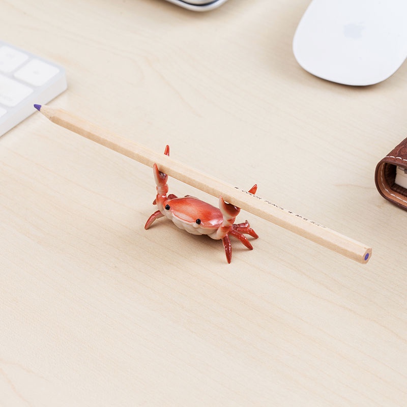 日本筆託創意設計INS網紅舉重螃蟹筆架置物舉筆放筆支架擺件模型 #免運