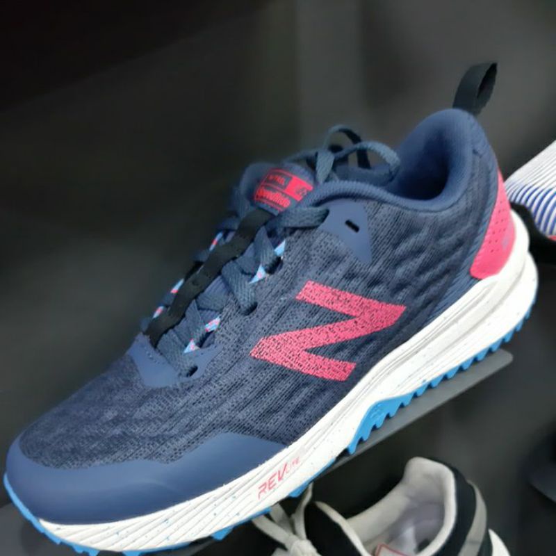 New balance女880慢跑鞋原價2280優惠1600元