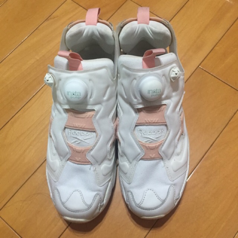 降價囉!Reebok pump 復活節