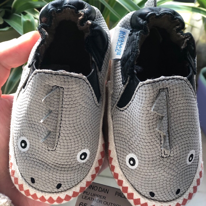 美國帶回新款正品robeez Baby 學步鞋鯊魚鞋美國足科學會推薦款式 0～6M