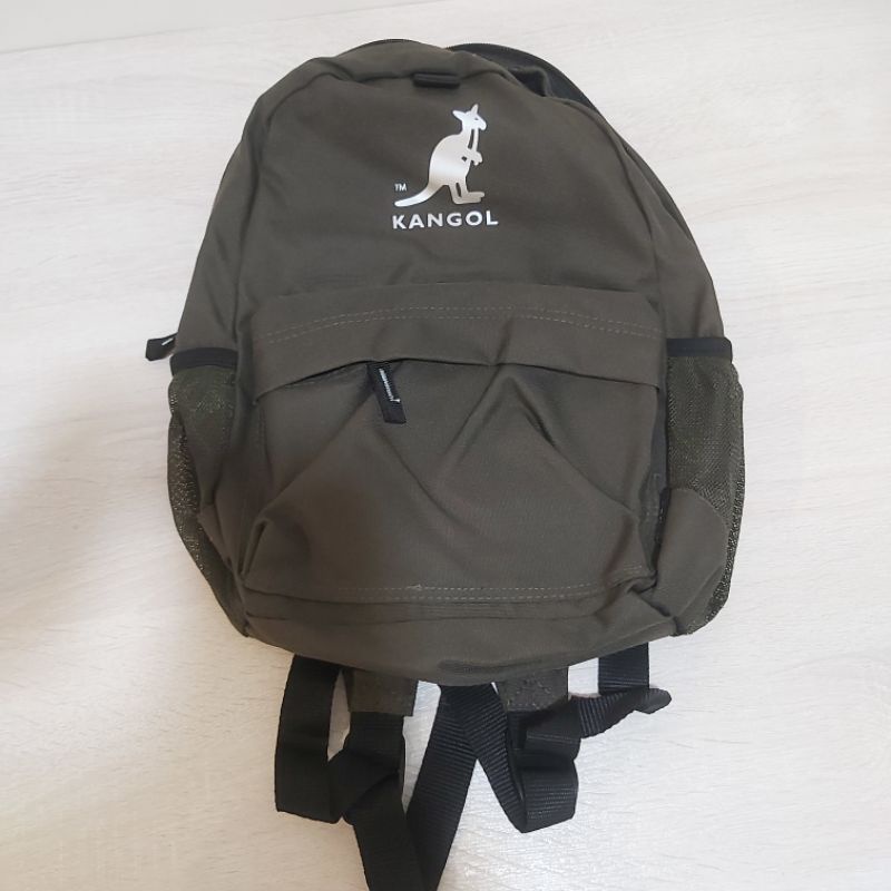 KANGOL 銀河軍綠色後背包 袋鼠後背包 後背包 袋鼠包 袋鼠 書包 全新 免運 可議價