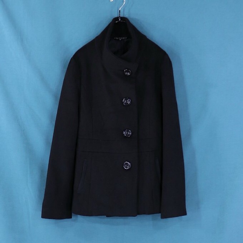 日本【INDIVI】黑色斜襟釦羊毛短大衣#40