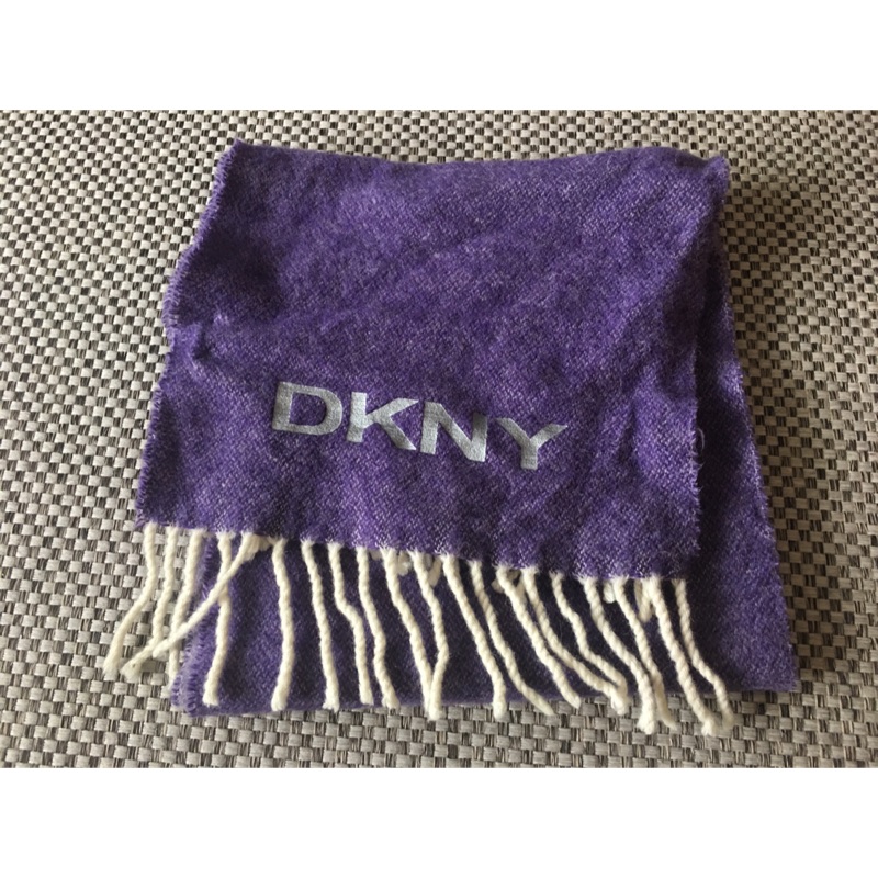 DKNY紫色圍巾 毛料保暖 簡單的設計,不退流行的款式