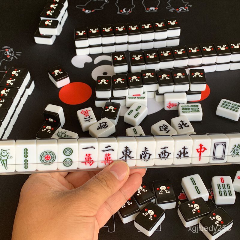 現貨 麻將 免運 包郵熊本熊小號麻將旅行宿舍小型便攜式可愛卡通黑色迷你麻雀牌 蝦皮購物