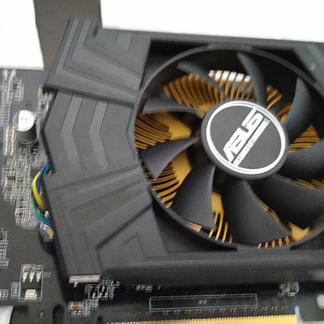 售華碩  GTX750 2G 獨顯，顯示卡一張