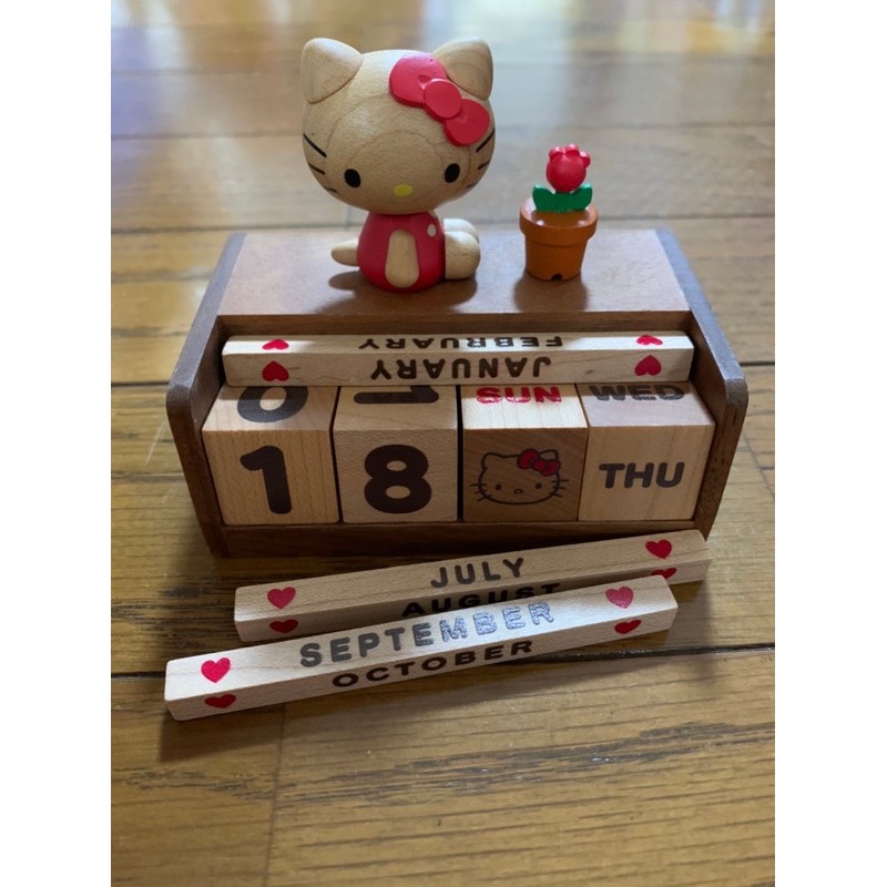 日本帶回三麗鷗授權正品哈囉凱蒂貓桌曆 日曆 月曆 木製 hello kitty sanrio 木頭 日本
