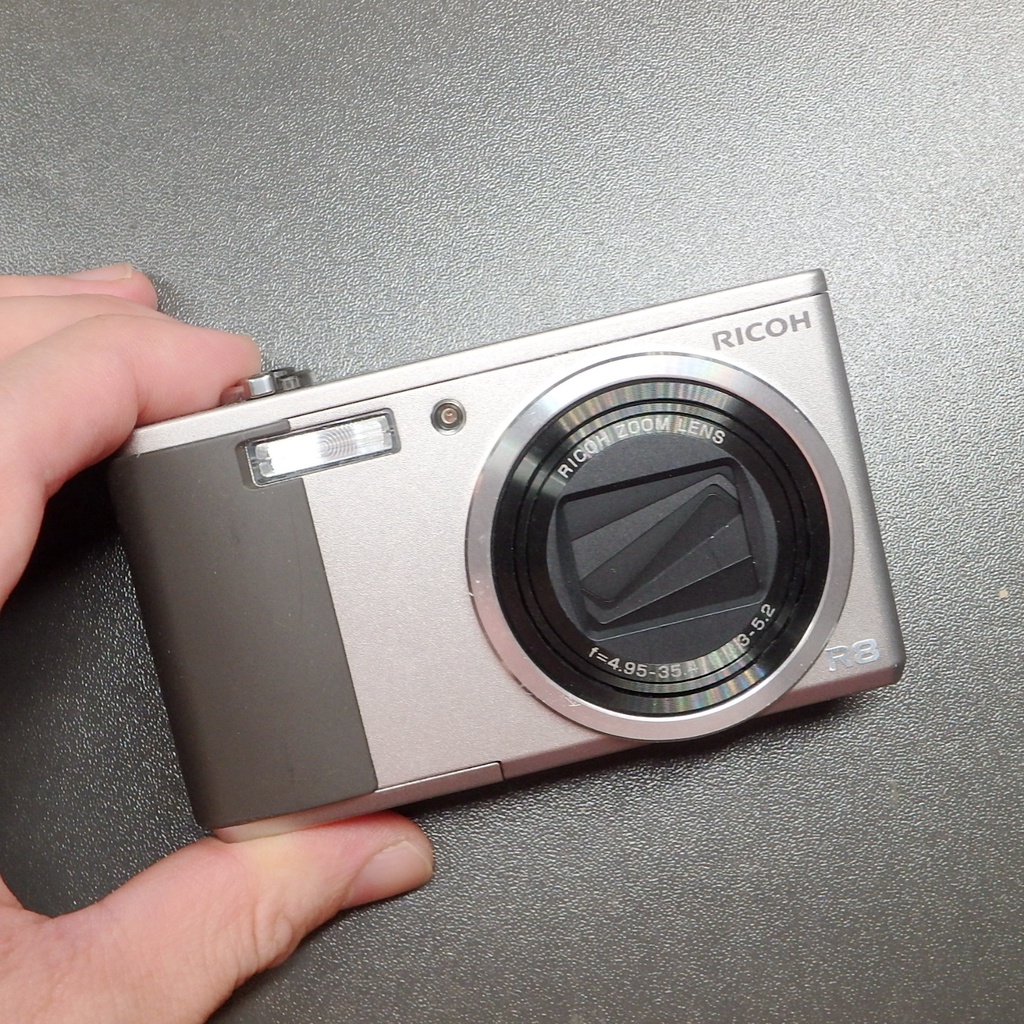 RICOH CAPLIO R8 ( 7.1X光學變焦 / 28MM廣角 / 1cm近攝 /防手震) 蝦皮購物