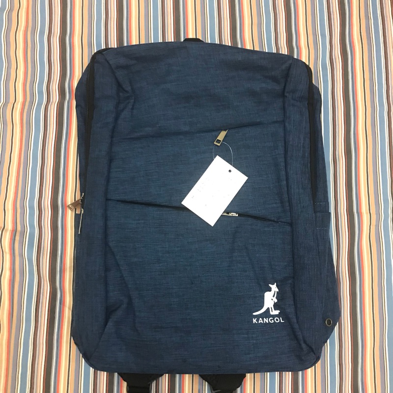 📢全新 確定不點進來看？KANGOL 英國人氣袋鼠🦘 多功能旅行後背包 牛仔藍