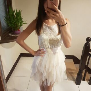 二手轉賣~甜美白色緹花蛋糕篷裙小洋裝 小禮服（喜宴、伴娘裝都可）