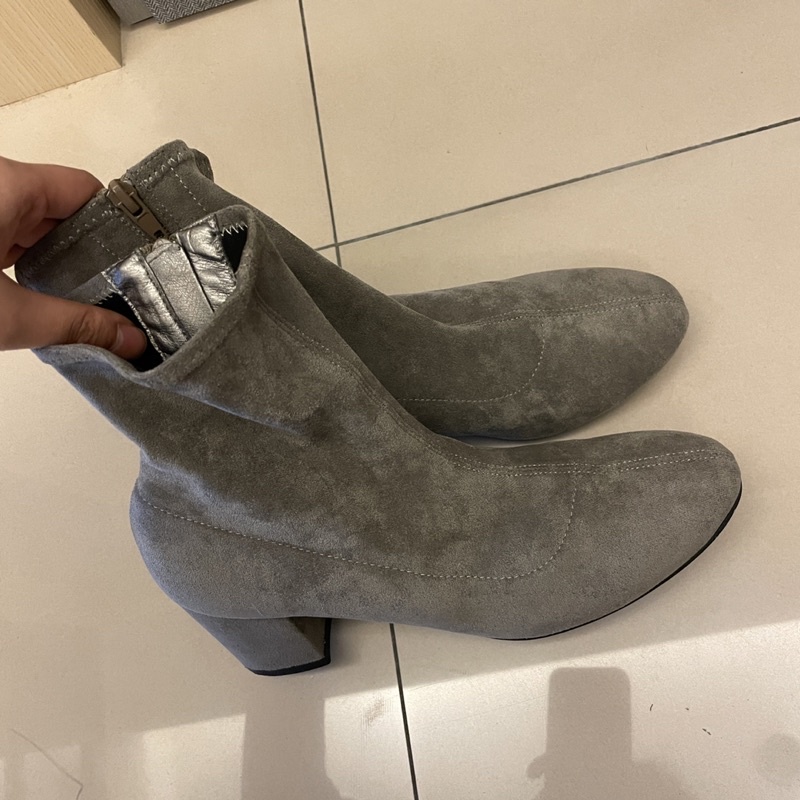NET grey boots 看起來像麂皮灰色粗跟貼腿短靴 40/25