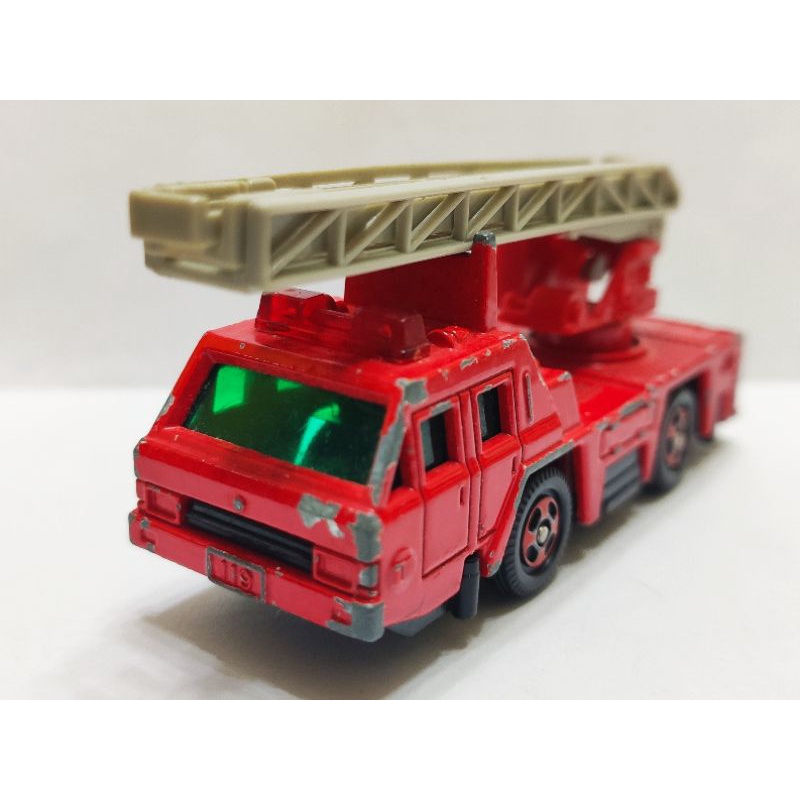 日本製 紅盒 TOMY TOMICA No.22 Nissan Diesel Aerial Ladder Fire消防車