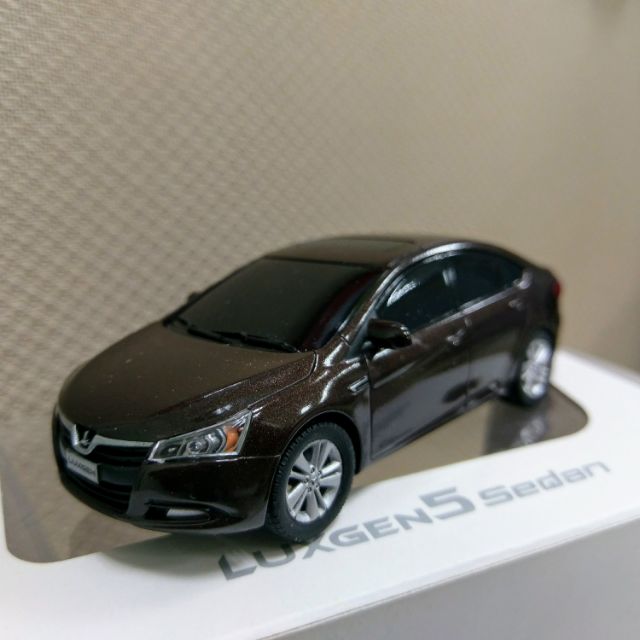 LUXGEN S5 1:43 模型車/迴力車(棕黑色)
