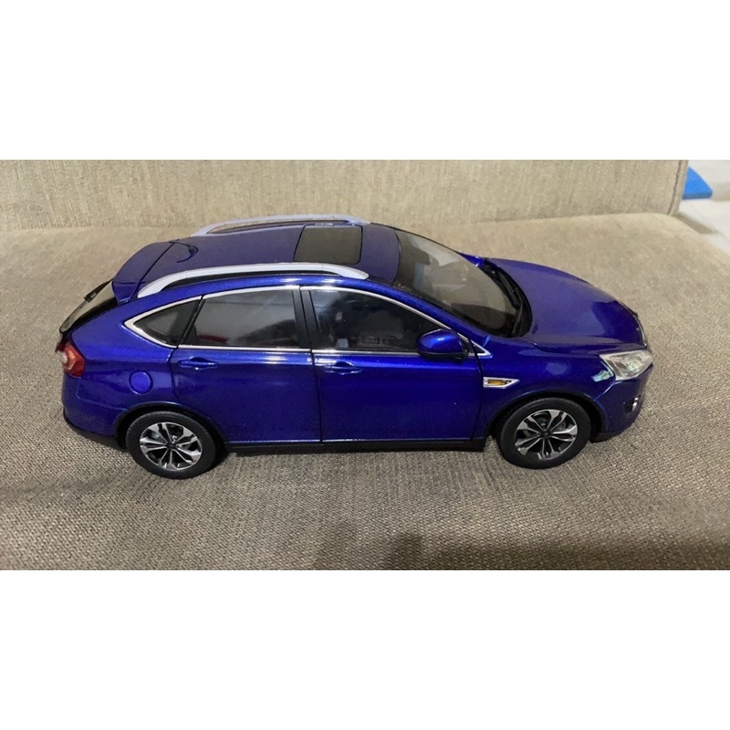 現貨《全新》1:18 絕版納智捷LUXGEN U6 turbo 模型車 寶藍色