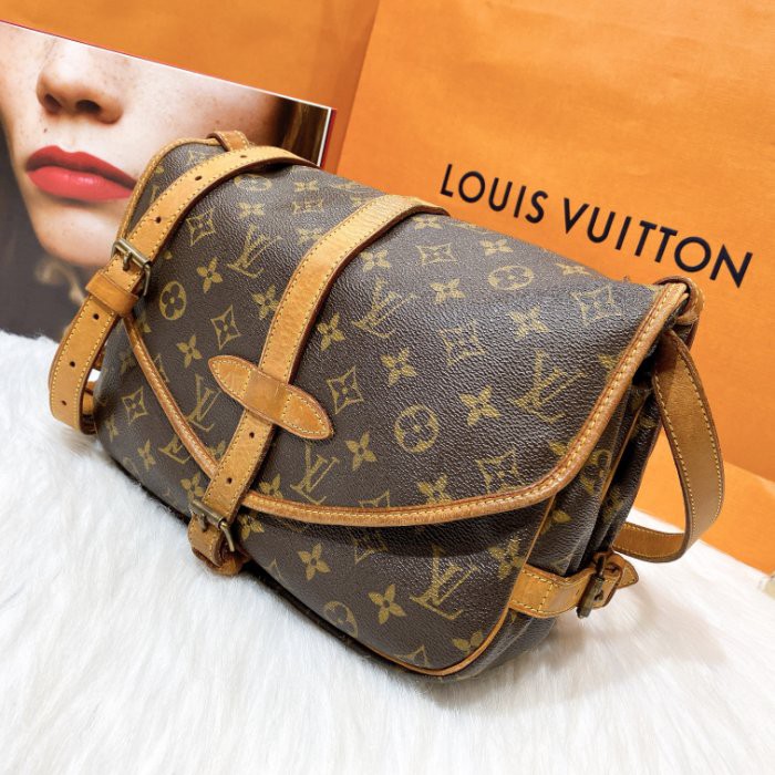 二手旗艦 LOUIS VUITTON LV M42256 字紋 掀蓋 穿洞釦式 雙馬鞍 馬鞍包 小 (中友店)25801