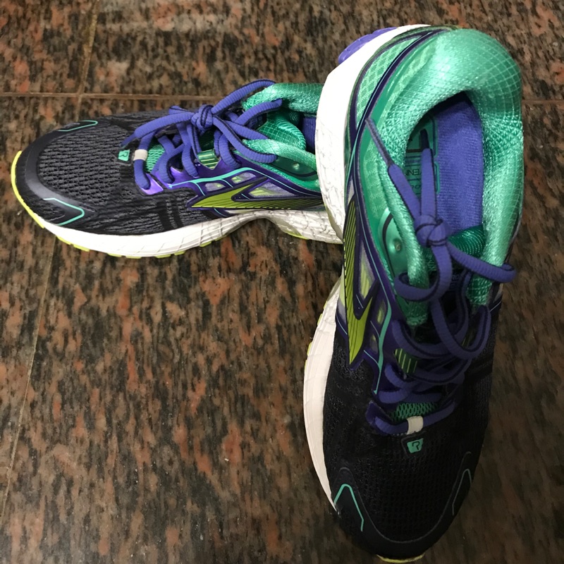 Brooks 跑鞋USA 6.5