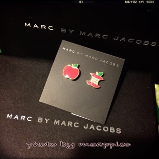 Marc by Marc Jacobs 蘋果閃鑽耳環