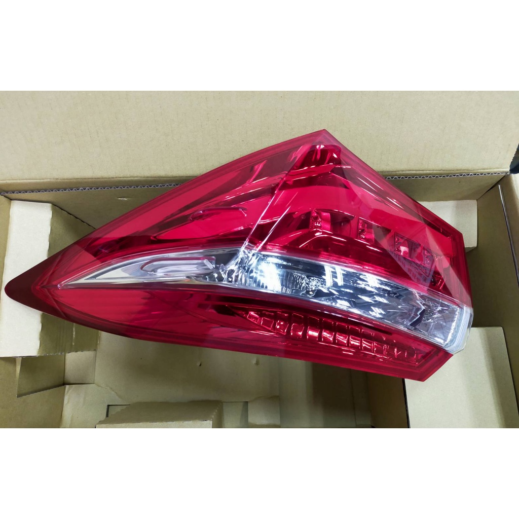 豐田汽車 TOYOTA ALTIS 2014年 後燈總成 有LED燈型 台製