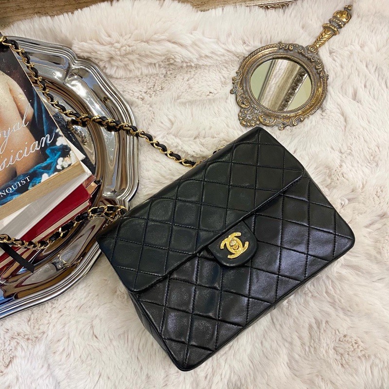 二手商品 CHANEL MINI COCO 20  / 香奈兒小羊皮金釦口蓋包 / $71800 / 附保卡、防塵袋