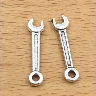 古銀色小扳手吊飾~24*6mm…一份6個10元