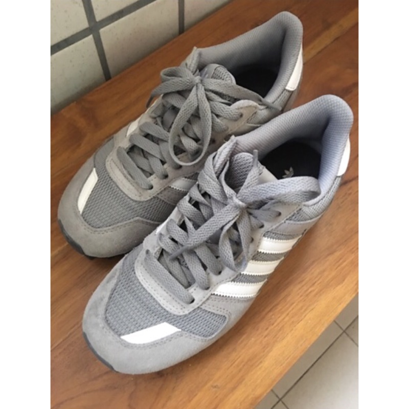 Adidas灰色zx700復古慢跑鞋US5