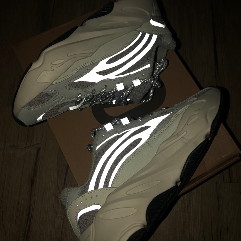 yeezy 700 37