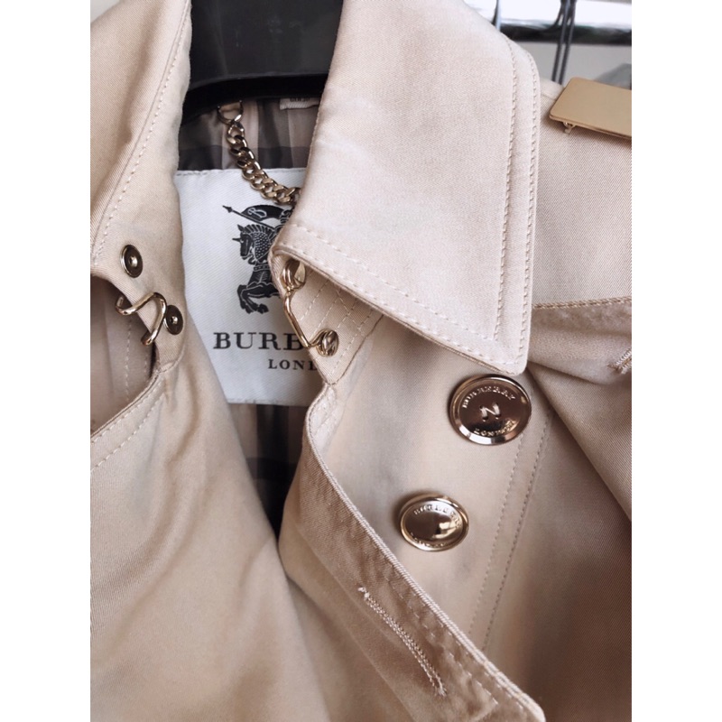 Burberry 經典防潑水風衣（UK4）