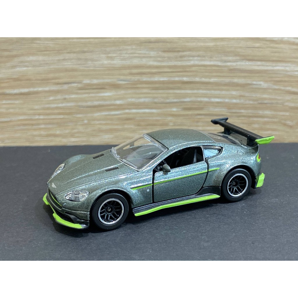 majorette aston martin vantage gt8