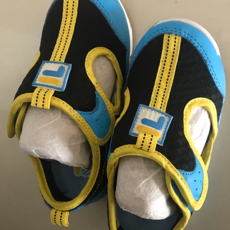 正版FILA 兒童涼鞋 二手 安全包趾 運動 戲水 速乾 室內鞋 防止滑 足弓舒適
