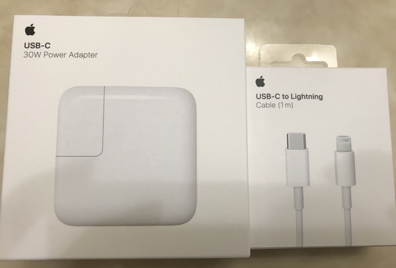 Macbook充電頭、線、usb、筆電包 (全新）