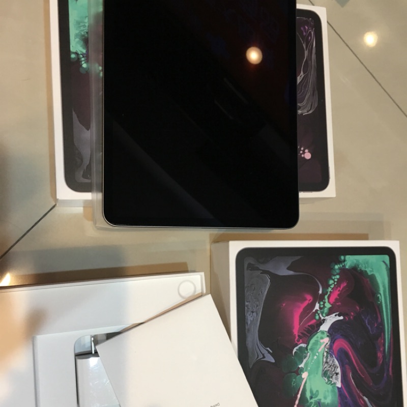 iPad Pro 256G 11 太空灰 近全新 保內 2020/6/23 wifi