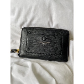 MJ二手九成新-正品Marc Jacobs荔枝紋皮革前壓扣夾層拉鍊中夾