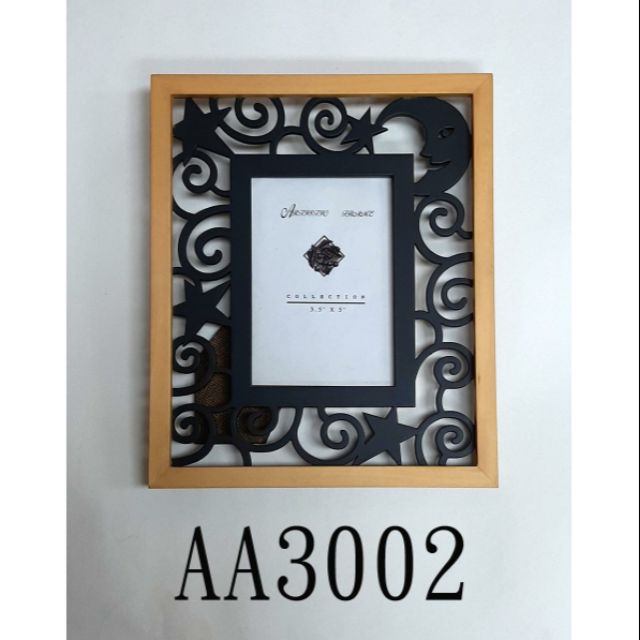AA3002:3.5X5"黑色鏤空雕刻原色邊木質相框-直橫站掛