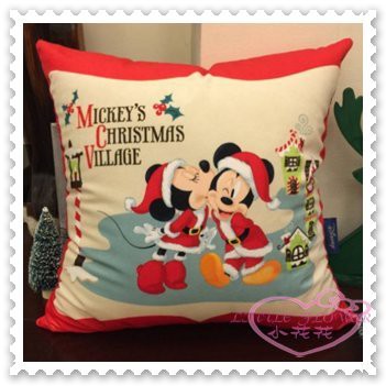 ♥小花花日本精品♥《Disney》迪士尼 米奇 米妮 聖誕節限定 聖誕裝 方形枕 枕頭 站姿 kiss 12338900
