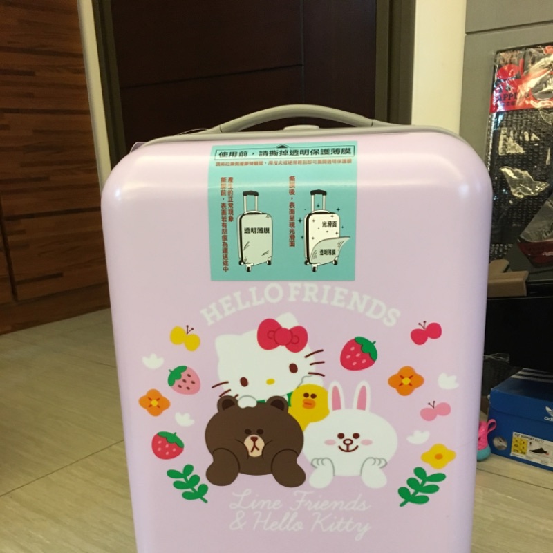 Hello Kitty and Line Friend 20吋行李箱