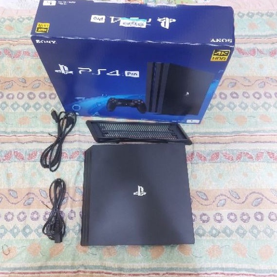 PS4 pro 1TB 贈直立架+BD遙控器