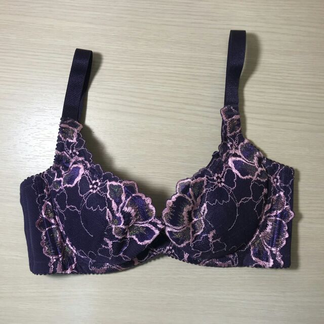 【全新】雅芳閃亮蕾絲3/4罩 32C 閃亮紫 紫 內衣 胸罩