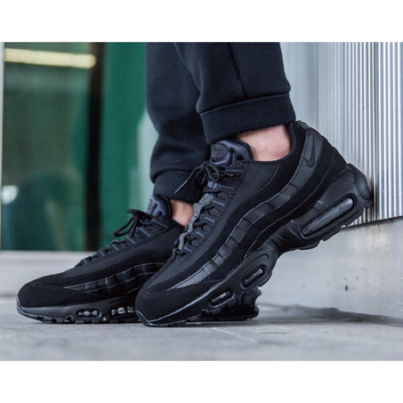 all black air max 95s