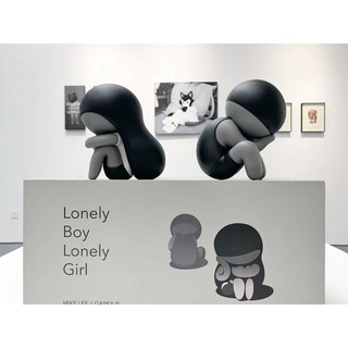 Mike Lee 最新公仔 Lonely Boy/Lonely Girl 雕塑